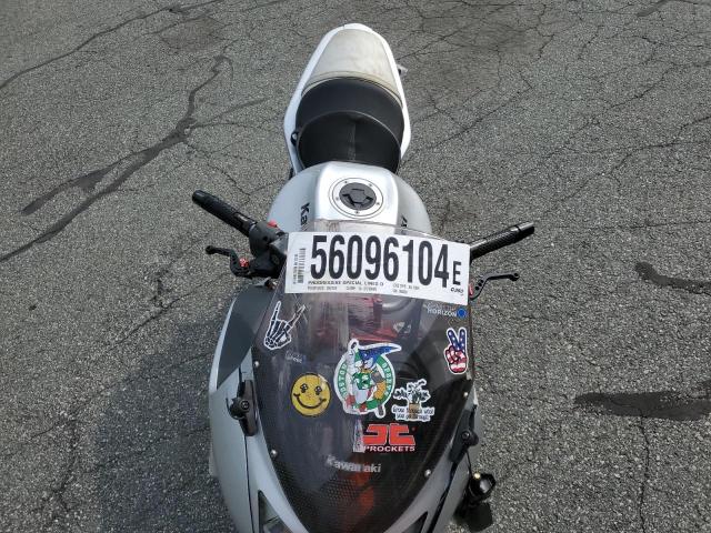 JKAEXEA196A005393 - 2006 KAWASAKI EX650 A6F SILVER photo 5