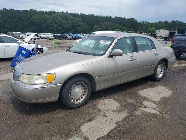 1LNHM81W3YY766581 - 2000 LINCOLN TOWN CAR EXECUTIVE BEIGE photo 1