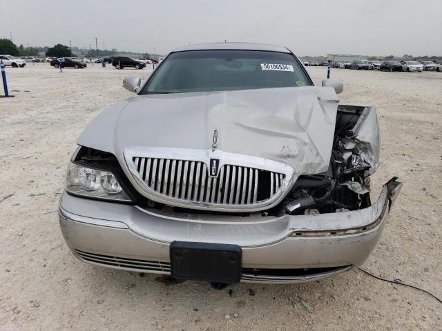 1LNHM81W54Y669490 - 2004 LINCOLN TOWN CAR EXECUTIVE BEIGE photo 5