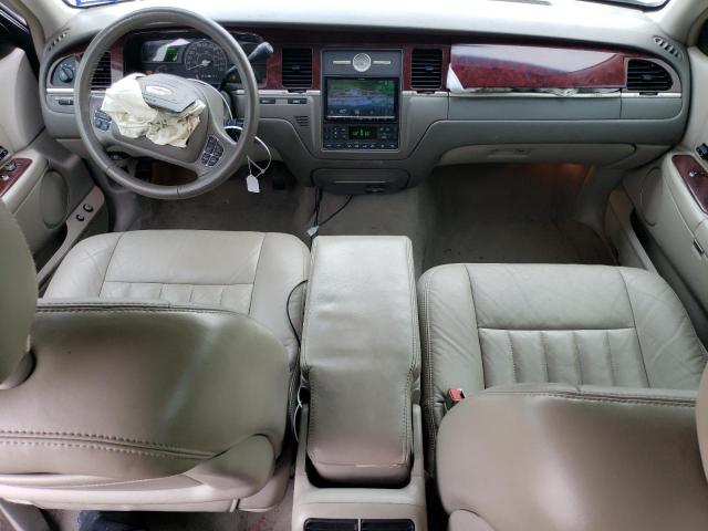 1LNHM81W54Y669490 - 2004 LINCOLN TOWN CAR EXECUTIVE BEIGE photo 8