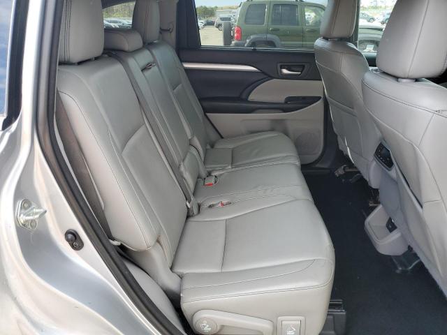 5TDJKRFHXGS246318 - 2016 TOYOTA HIGHLANDER XLE SILVER photo 11