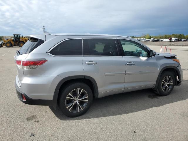 5TDJKRFHXGS246318 - 2016 TOYOTA HIGHLANDER XLE SILVER photo 3