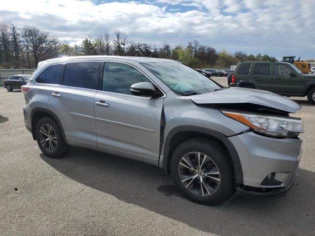 5TDJKRFHXGS246318 - 2016 TOYOTA HIGHLANDER XLE SILVER photo 4