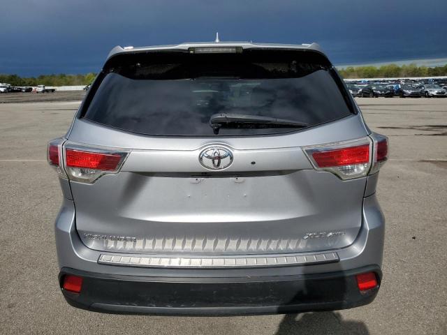 5TDJKRFHXGS246318 - 2016 TOYOTA HIGHLANDER XLE SILVER photo 6