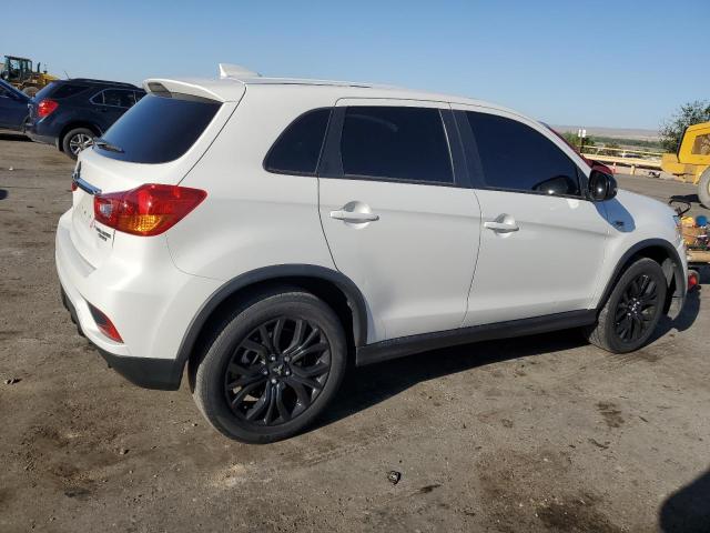 JA4AP3AUXKU014495 - 2019 MITSUBISHI OUTLANDER ES WHITE photo 3