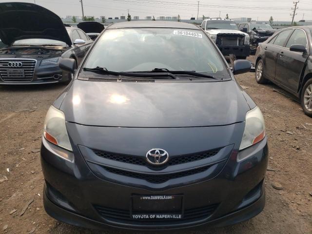 JTDBT923171120891 - 2007 TOYOTA YARIS GRAY photo 5