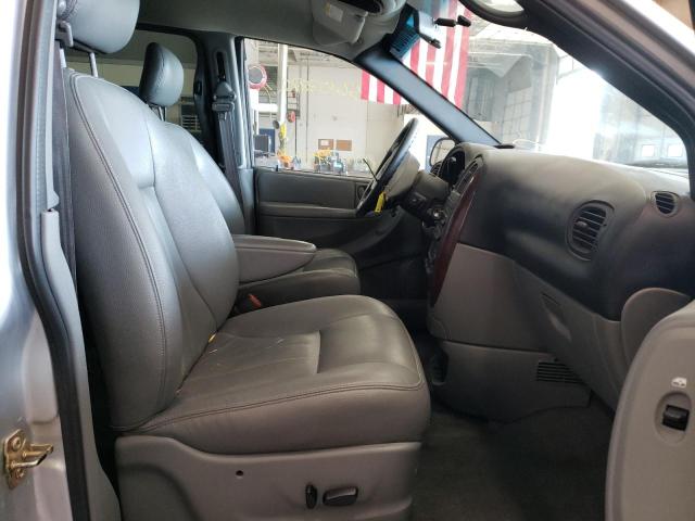 2C4GP54L14R618581 - 2004 CHRYSLER TOWN & COU TOURING Srebrny zdjęcie 5