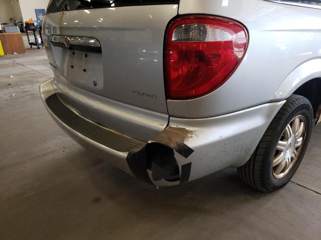 2C4GP54L14R618581 - 2004 CHRYSLER TOWN & COU TOURING Srebrny zdjęcie 9