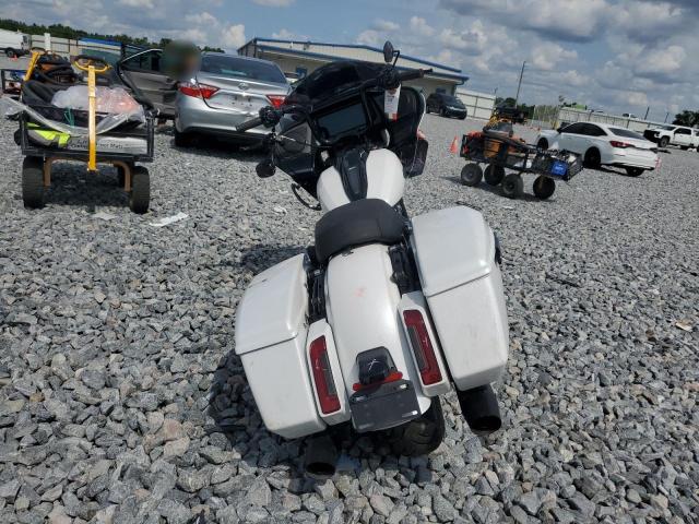 1HD1KH71XRB607938 - 2024 HARLEY-DAVIDSON FLTRX 白色 照片 4