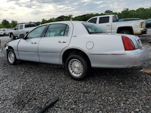 1LNFM81W3WY617074 - 1998 LINCOLN TOWN CAR EXECUTIVE Silber Foto 2
