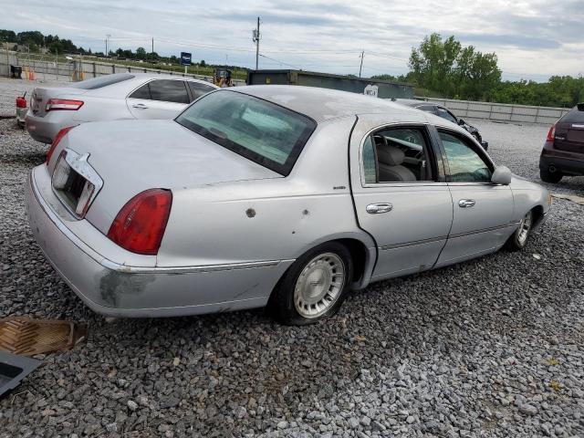 1LNFM81W3WY617074 - 1998 LINCOLN TOWN CAR EXECUTIVE Silber Foto 3