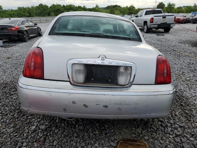 1LNFM81W3WY617074 - 1998 LINCOLN TOWN CAR EXECUTIVE Silber Foto 6