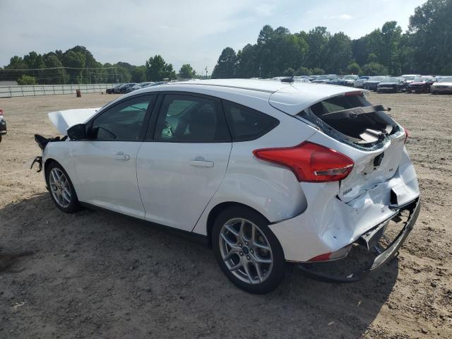 1FADP3K20FL290038 - 2015 FORD FOCUS SE WHITE photo 2