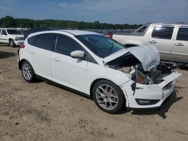 1FADP3K20FL290038 - 2015 FORD FOCUS SE WHITE photo 4