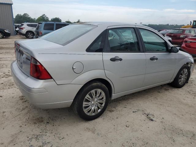 1FAHP34N17W146393 - 2007 FORD FOCUS ZX4 SILVER photo 3