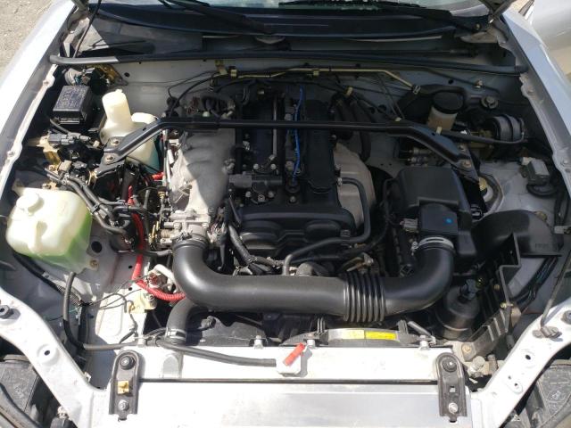 JM1NB353640400140 - 2004 MAZDA MX-5 MIATA BASE SILVER photo 11