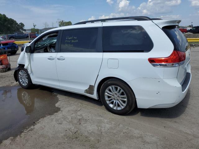 5TDYK3DC2BS032628 - 2011 TOYOTA SIENNA XLE WHITE photo 2