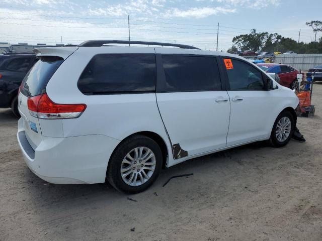 5TDYK3DC2BS032628 - 2011 TOYOTA SIENNA XLE WHITE photo 3