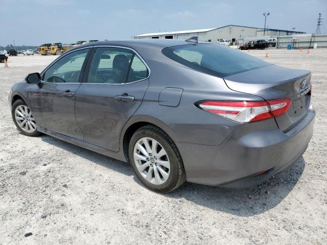 4T1C11AK9LU928432 - 2020 TOYOTA CAMRY LE GRAY photo 2