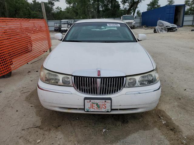 1LNHM81W62Y650606 - 2002 LINCOLN TOWN CAR EXECUTIVE Weiß Foto 5