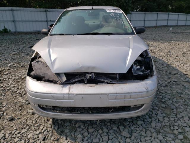 1FAFP34334W190364 - 2004 FORD FOCUS SE COMFORT SILVER photo 5