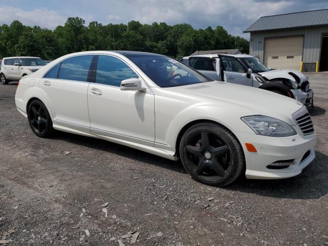 WDDNG7DB7CA437259 - 2012 MERCEDES-BENZ S 550 WHITE photo 4