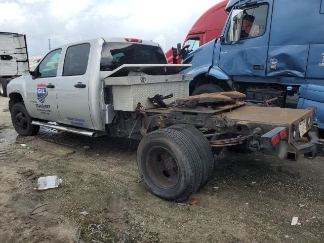 1GC4CZC8XDF172151 - 2013 CHEVROLET SILVERADO C3500 SILVER photo 2