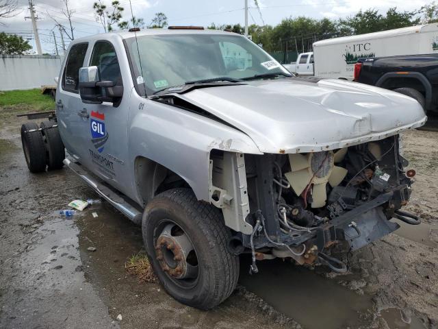 1GC4CZC8XDF172151 - 2013 CHEVROLET SILVERADO C3500 SILVER photo 4