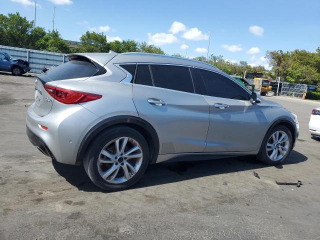 SJKCH5CP6HA022776 - 2017 INFINITI QX30 BASE SILVER photo 3