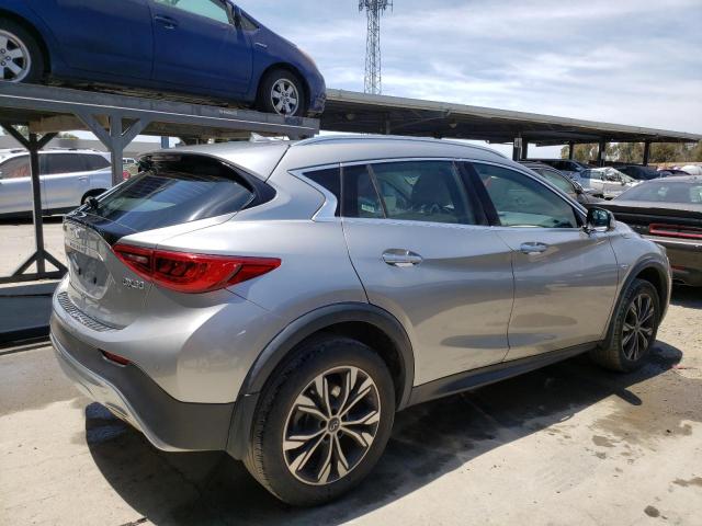 SJKCH5CRXJA059563 - 2018 INFINITI QX30 PURE BASE SILVER photo 3