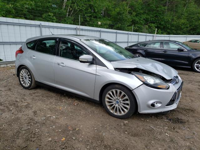 1FAHP3N23CL471790 - 2012 FORD FOCUS TITANIUM SILVER photo 4