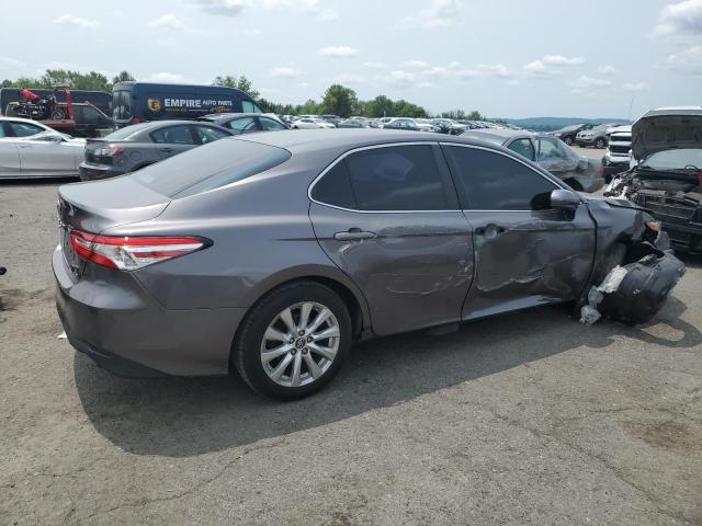 4T1B11HK0JU558602 - 2018 TOYOTA CAMRY L GRAY photo 3