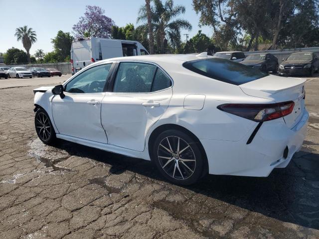 4T1G11AK7PU730584 - 2023 TOYOTA CAMRY SE NIGHT SHADE WHITE photo 2