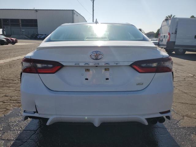 4T1G11AK7PU730584 - 2023 TOYOTA CAMRY SE NIGHT SHADE WHITE photo 6