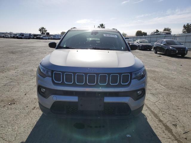 3C4NJDFB5NT184767 - 2022 JEEP COMPASS LATITUDE LUX SILVER photo 5