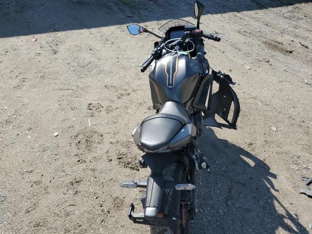 ML5EXER18PDA89844 - 2023 KAWASAKI EX650 R Boz foto 6