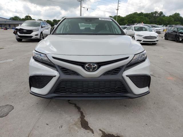 4T1G11AK0PU185506 - 2023 TOYOTA CAMRY SE NIGHT SHADE WHITE photo 5