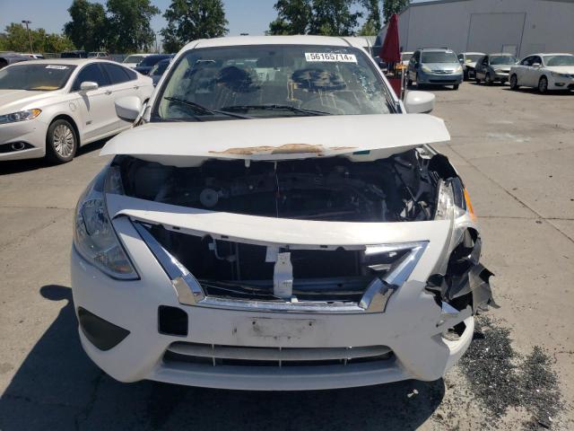 3N1CN7AP2JL845586 - 2018 NISSAN VERSA S WHITE photo 5