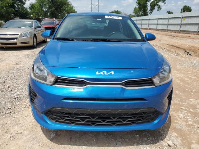 3KPA24AD4NE485393 - 2022 KIA RIO LX BLUE photo 5