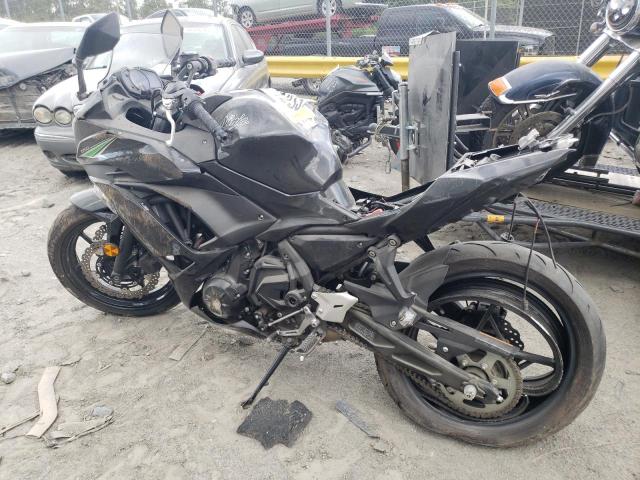 JKAEXEJ13HDA01408 - 2017 KAWASAKI EX650 J შავი ფოტო 3