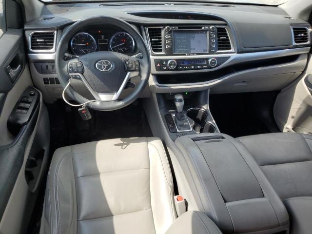 5TDJKRFH7GS243683 - 2016 TOYOTA HIGHLANDER XLE SILVER photo 8