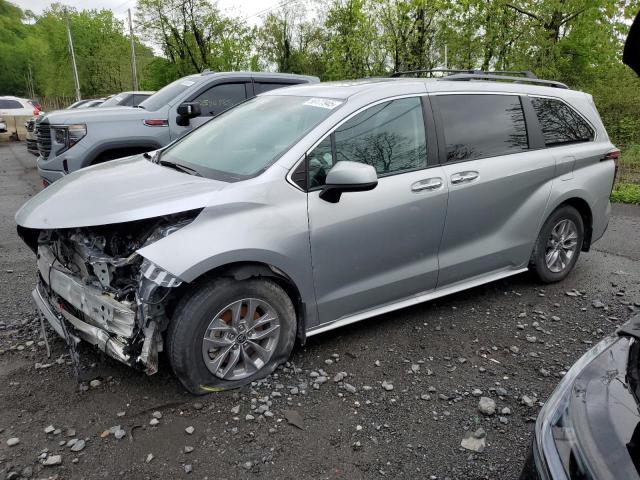 2022 TOYOTA SIENNA XLE, null