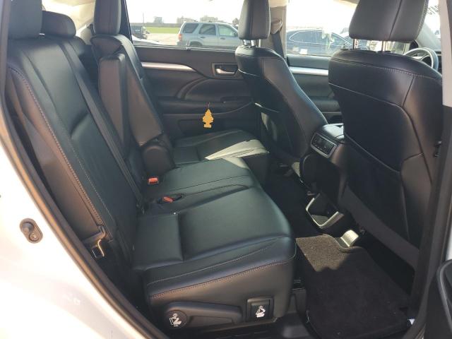 5TDKKRFH0GS124782 - 2016 TOYOTA HIGHLANDER XLE WHITE photo 11