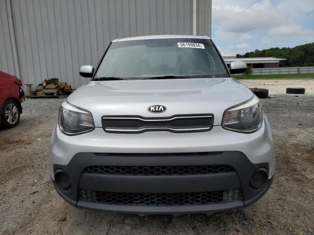 KNDJN2A25K7657467 - 2019 KIA SOUL SILVER photo 5