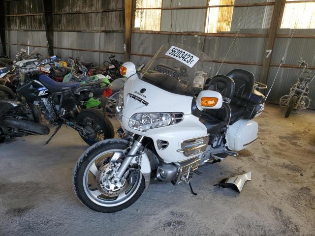 1HFSC47024A303123 - 2004 HONDA GL1800 WHITE photo 2