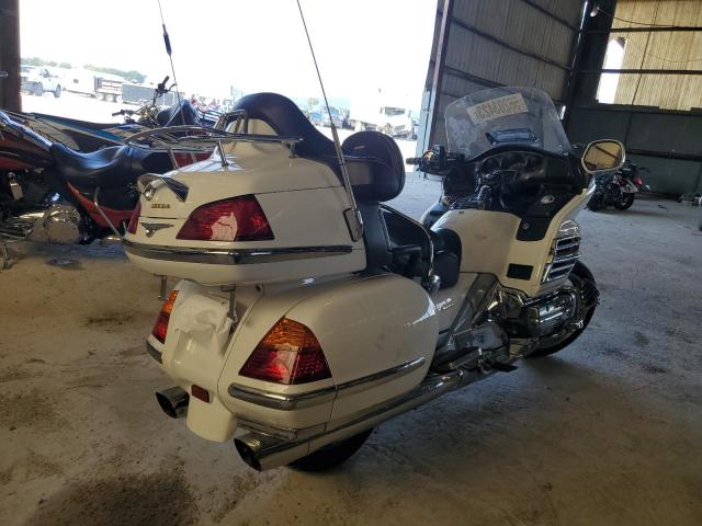 1HFSC47024A303123 - 2004 HONDA GL1800 WHITE photo 4