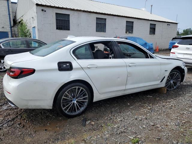 WBA33AG08PCM49416 - 2023 BMW 530XE WHITE photo 3