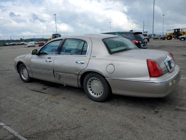 1LNHM81W11Y729406 - 2001 LINCOLN TOWN CAR EXECUTIVE TAN photo 2