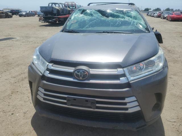 5TDZARFH9JS037911 - 2018 TOYOTA HIGHLANDER LE CHARCOAL photo 5