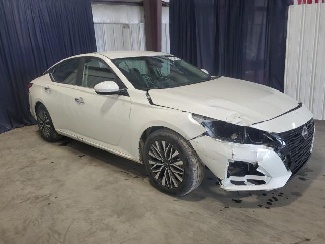 1N4BL4DV3PN372433 - 2023 NISSAN ALTIMA SV WHITE photo 4